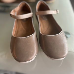 Clarks Mary Jane beige flats size 7